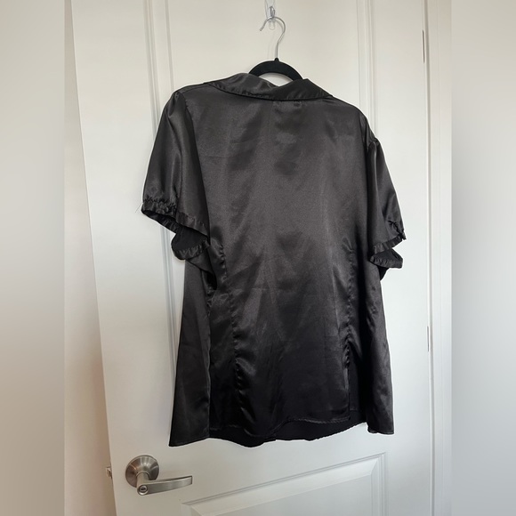 Apt. 9 Essential Black Silky Top - Picture 2 of 3